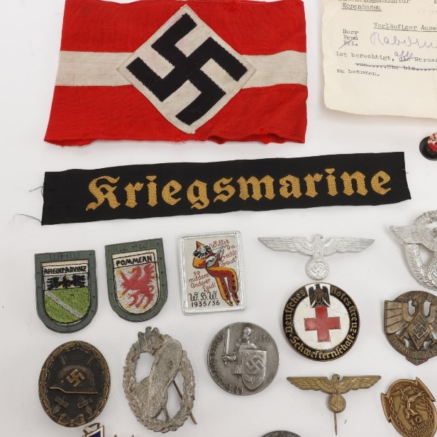 Large collection of German emblems etc. World War II | Lauritz.com