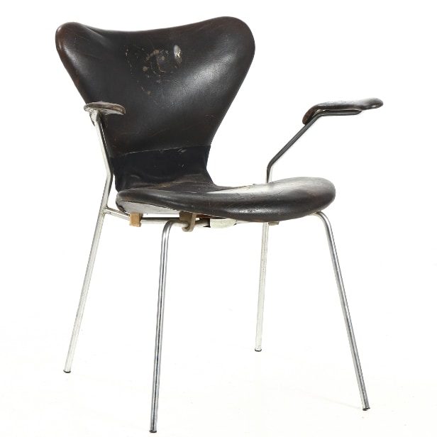 Arne Jacobsen. Seven armchair with armrests, model 3207