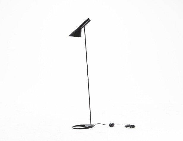 Arne Jacobsen for Louis Poulsen: AJ floor lamp, black