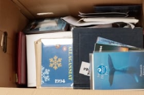 LOT 109. REALISATION. Virkelig godt, originalt parti i 10 flyttekasser