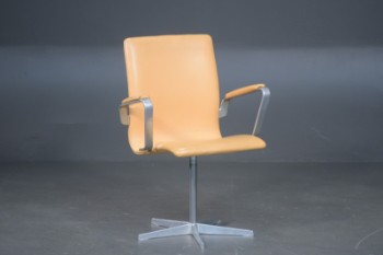 Arne Jacobsen, Oxford kontorstol med lyst læder
