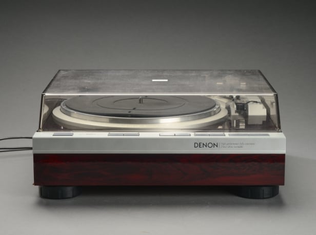 Denon. Pladespiller, model DP-47F