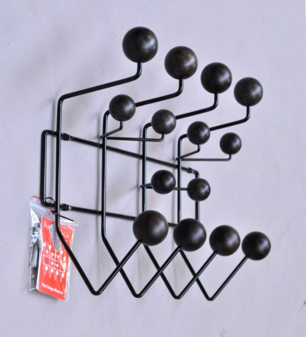 Charles Eames 1907-1978. Hang-it-all knage. Sort