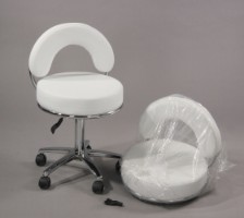 se Håndværker marked Kosmetolog stol med stel af blankpoleret stål samt medfølgende reservesæde.  (2) - Lauritz.com