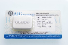 Five AIG-certified brilliant-cut diamonds of 1.00 ct. (E-F/VVS2 - VS2)