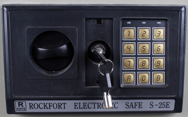 Rockfort Electronic Safe. Tre små pengeskabe / værdiskabe, model S-25E (3) Denne vare er sat til omsalg under nyt varenummer 4340706