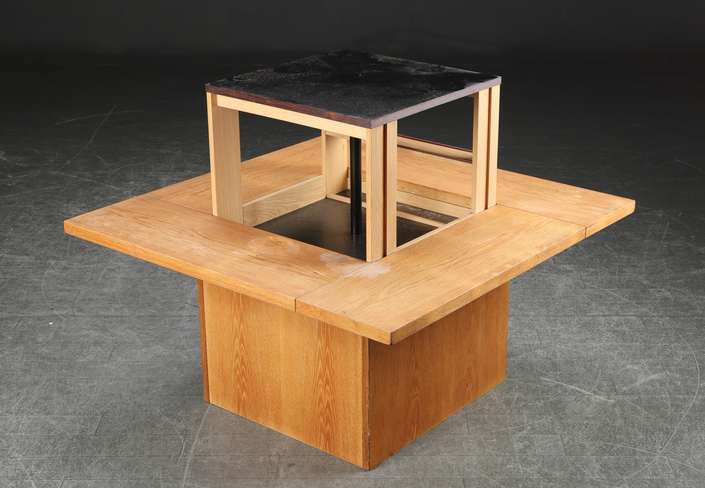 Sofabord med bar, eg og dansk møbelproducent Denne vare er sat til omsalg under varenummer 4797781 | Lauritz.com