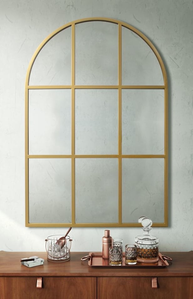 Mirror with curved top, gold-colored iron frame. 125x85 cm