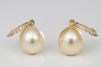 South sea pearl earrings in 14kt gold with diamonds 0.09ct