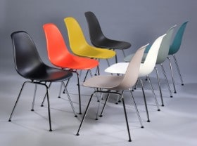 Charles Eames. Sæt på otte skalstole i multicolour, model DSX. (8)