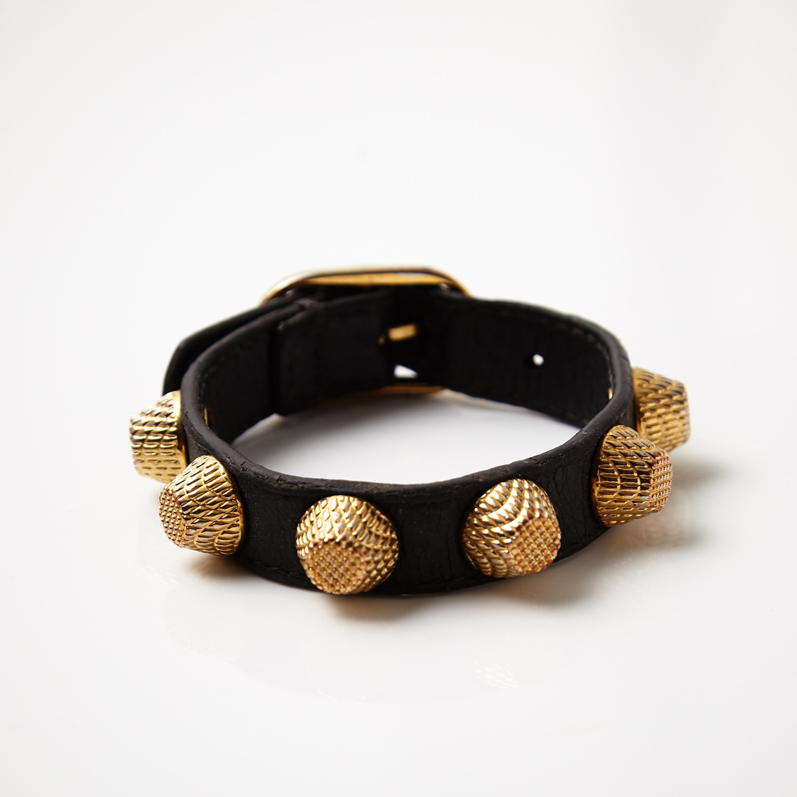 Balenciaga armband i präglat skinn med nitar | Lauritz.com