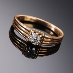 Vintage solitairering af 18 kt. guld med old mine-cut diamant