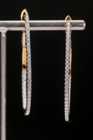 Diamonds By Frisenholm. A pair of 18 kt brilliant cut earrings. gold (2)