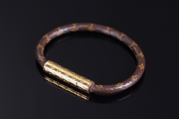 Louis Vuitton. Armbånd med monogram