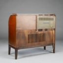 Telavox. Radio-Grammofon 4992 i chatol af mahogni