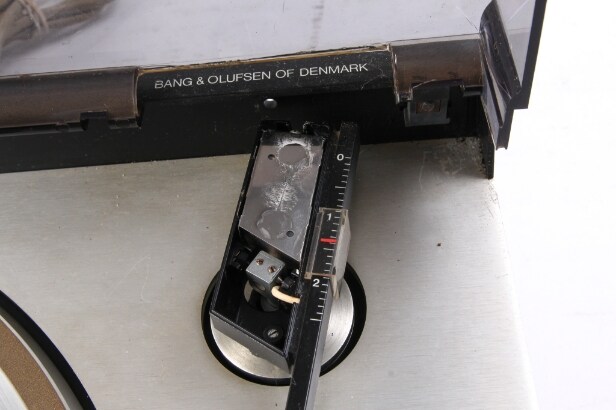Bang & Olufsen. Two turntables, including model Beogram 3400 (2 ...