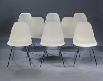 Charles Eames. Sæt på otte skalstole, model DSX, hvid. (8)