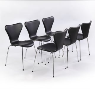 Arne Jacobsen. A set of six chairs 'Seven', model 3107, black