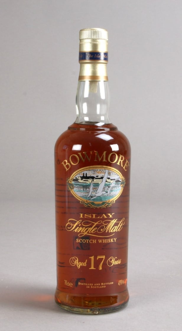 1 bottle of Bowmore Islay Single Malt Whiskey 17 years 43%.