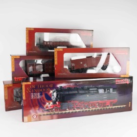 Piko G: Locomotive with 4 train cars (5)