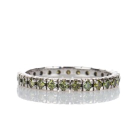 Eternity ring with green diamonds of 14 kt white gold, approx. 0.81 ct