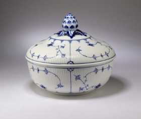 Royal Copenhagen. Musselmalet Jubilæums Punch Bowle af porcelæn, limited edition, No. 43