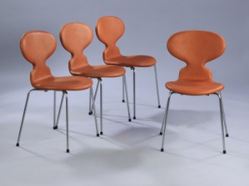 Arne Jacobsen. Et sæt på fire stole, Myren, model 3101, cognacfarvet anilin læder. (4)
