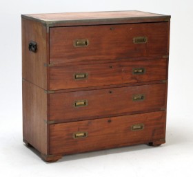 English military chest of mahogany. Front with 4 drawers. Brass handle and fittings.