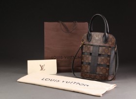 Louis Vuitton. Tressage Tote monogram taske