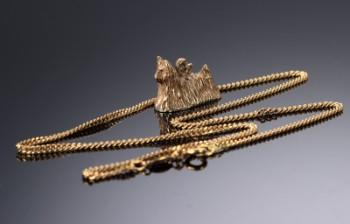 Hunde-vedhæng i 8 kt. guld med kæde af 18 kt. guld (2)