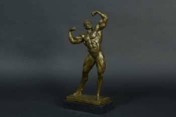Bronzeskulptur, poserende bodybuilder