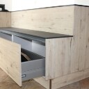 Nolte Küchen. Komplet køkken med køkkenø, bordplade i skifer m/ underlimet vask, samt fuld Bosch hvidevarepakke.