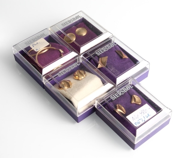 5 pairs of Siersbøl earrings made of 8 kt. gold. (5)