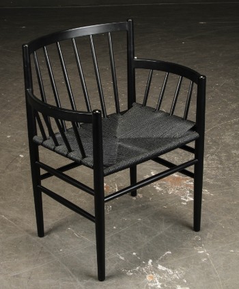 Jørgen Bækmark for FDB. Model J81. Tremmestol af sortlakeret bøg