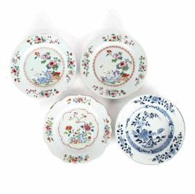 Three family rose plates and a blue decorated porcelain plate, 18th century (4)