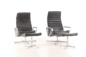 Bolia. Pair of armchairs with ottoman model 'Vitesse' (4)