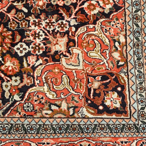 Kashmir tæppe. Kunstsilke og bomuld. 190 x 118 cm.