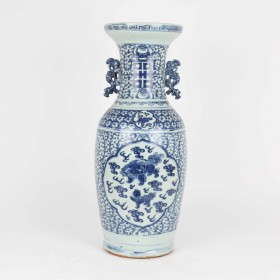 Kinesisk vase dekoreret med blå/hvid glasur - 1900-tallet