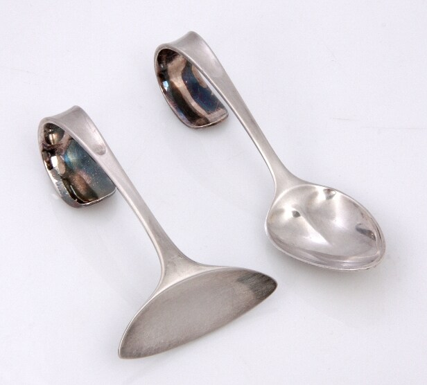 Georg Jensen. Dåbsgaver af sterlingsølv, ske og `skub-opper´ (2)