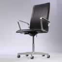 Arne Jacobsen. Oxford office chair, medium high back, black aniline leather