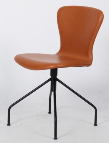 Bruunmunch. Spisestol model Play Chair, cognac læder.
