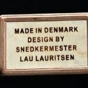 Snedkermester Lau Lauritsen. Spisebord med grå laminat 