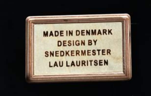 Snedkermester Lau Lauritsen. Spisebord med grå laminat 