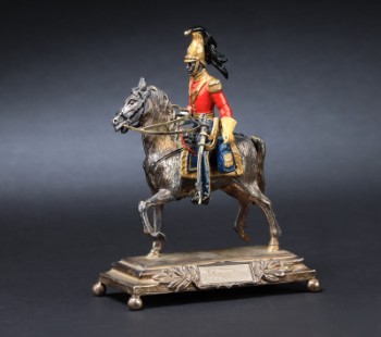 Atelier Mitarotonda. Italiensk figur af sølv i form af ridende britisk officer fra 6. dragon regiment