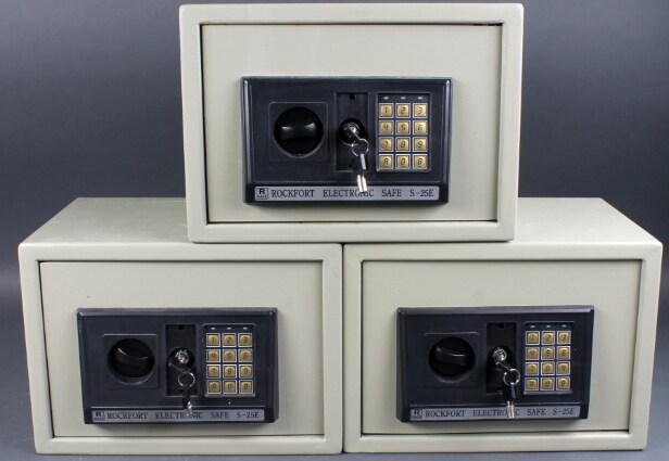 Rockfort Electronic Safe. Tre små pengeskabe / værdiskabe, model S-25E (3) Denne vare er sat til omsalg under nyt varenummer 4340706