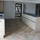 Nolte Küchen. Komplet køkken med køkkenø, bordplade i skifer m/ underlimet vask, samt fuld Bosch hvidevarepakke.