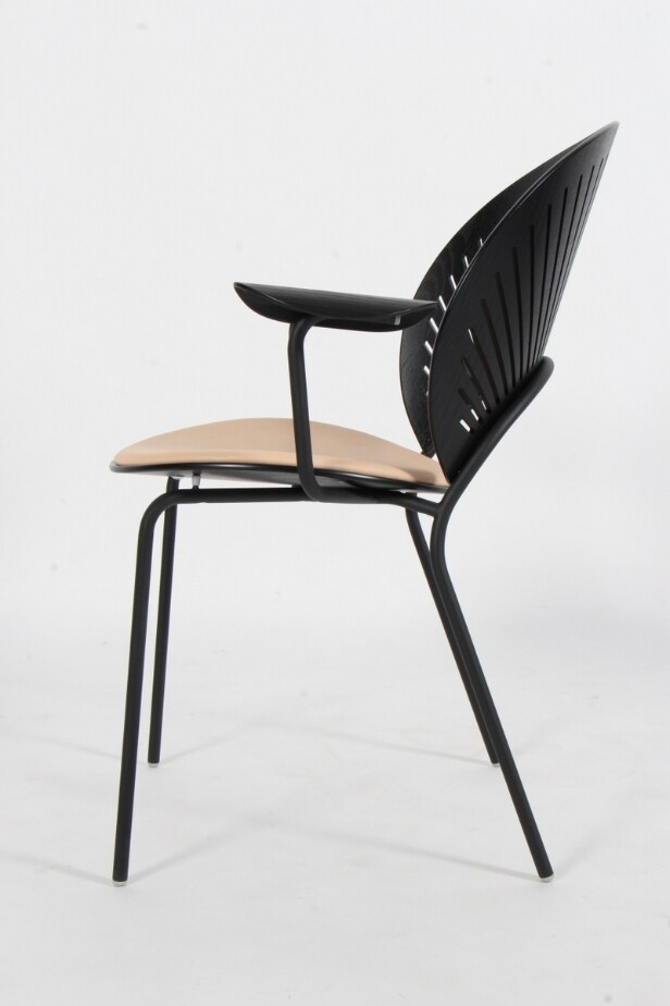 Nanna Ditzel. 'Trinidad' armstol, model 3299, læder.