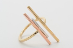 Cocktail ring of 8 kt. gold, white gold and rose gold, size 50