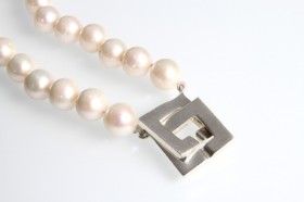 Pearl necklace with sterling silver clasp