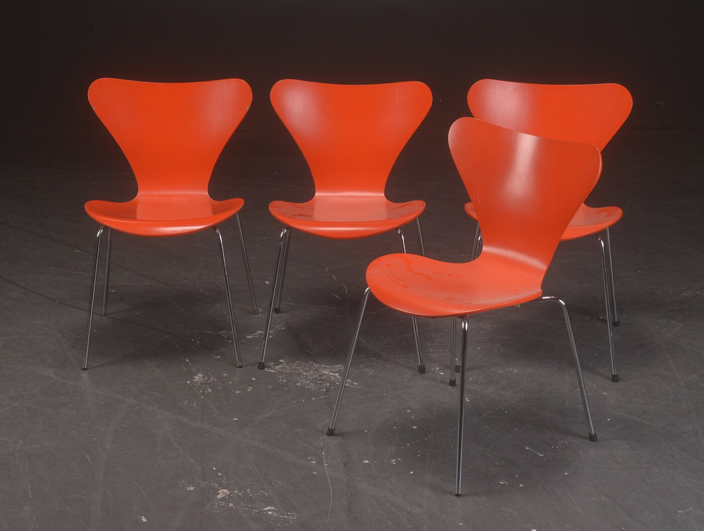 Arne Jacobsen. Et sæt på fire spisestole 'Syveren', model 3107 (4 ...